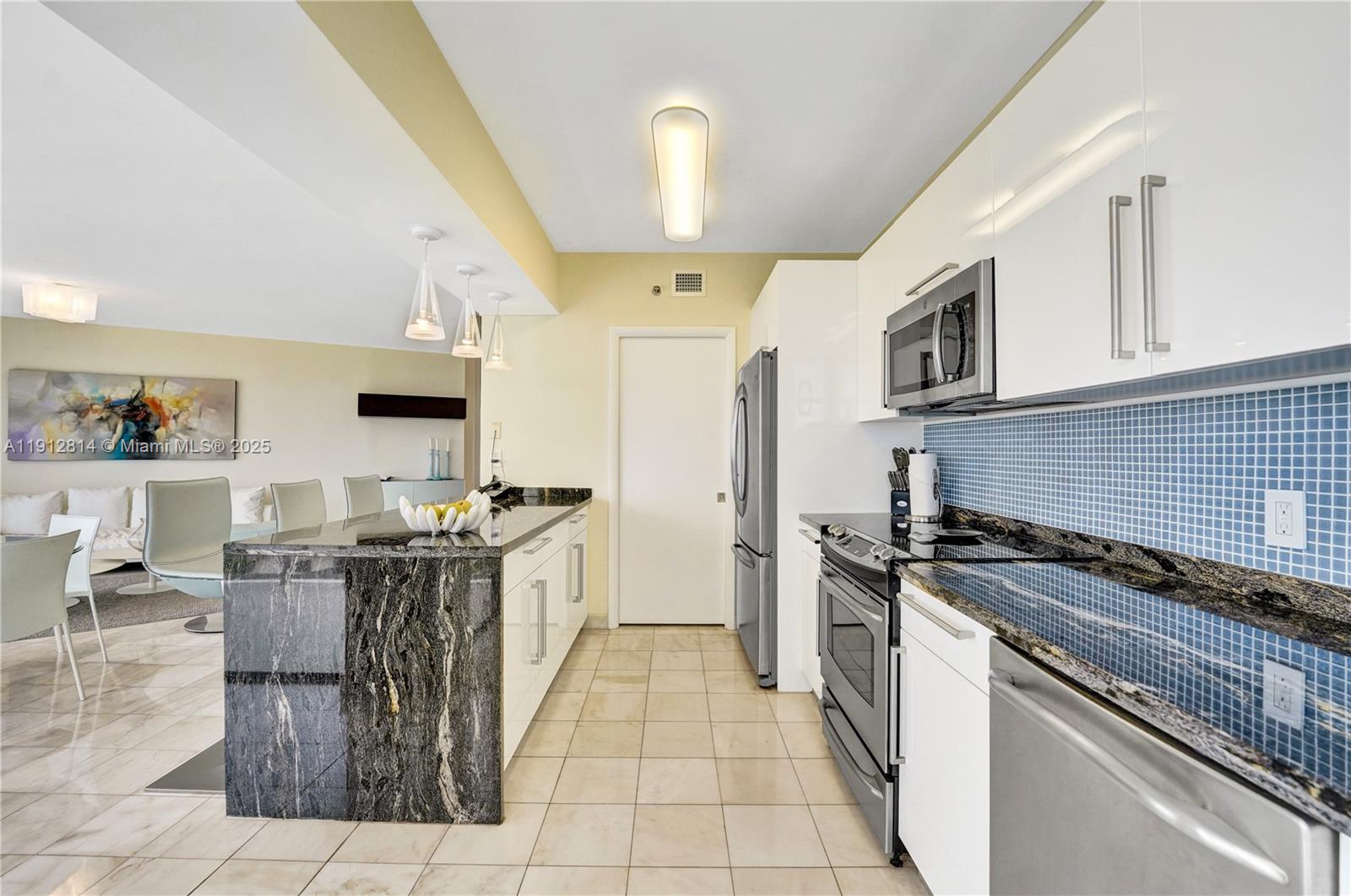 HAMPTONS WEST - Residential