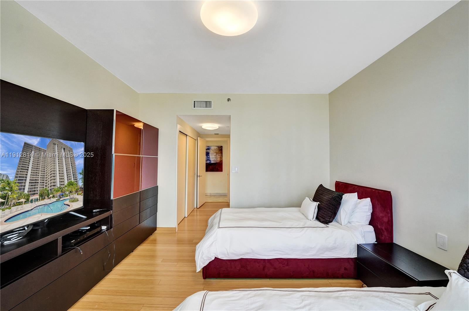 HAMPTONS WEST - Residential