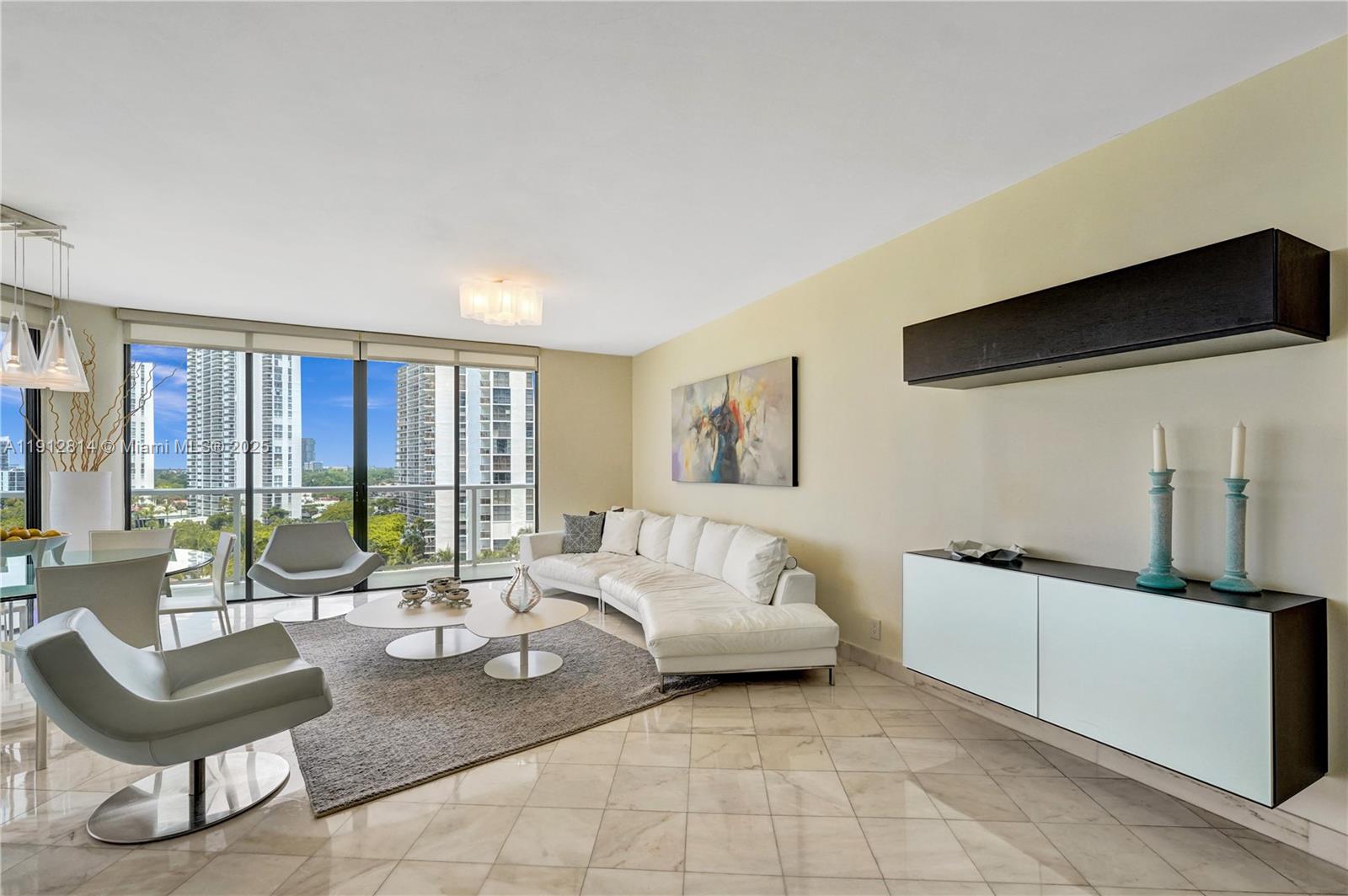 HAMPTONS WEST - Residential