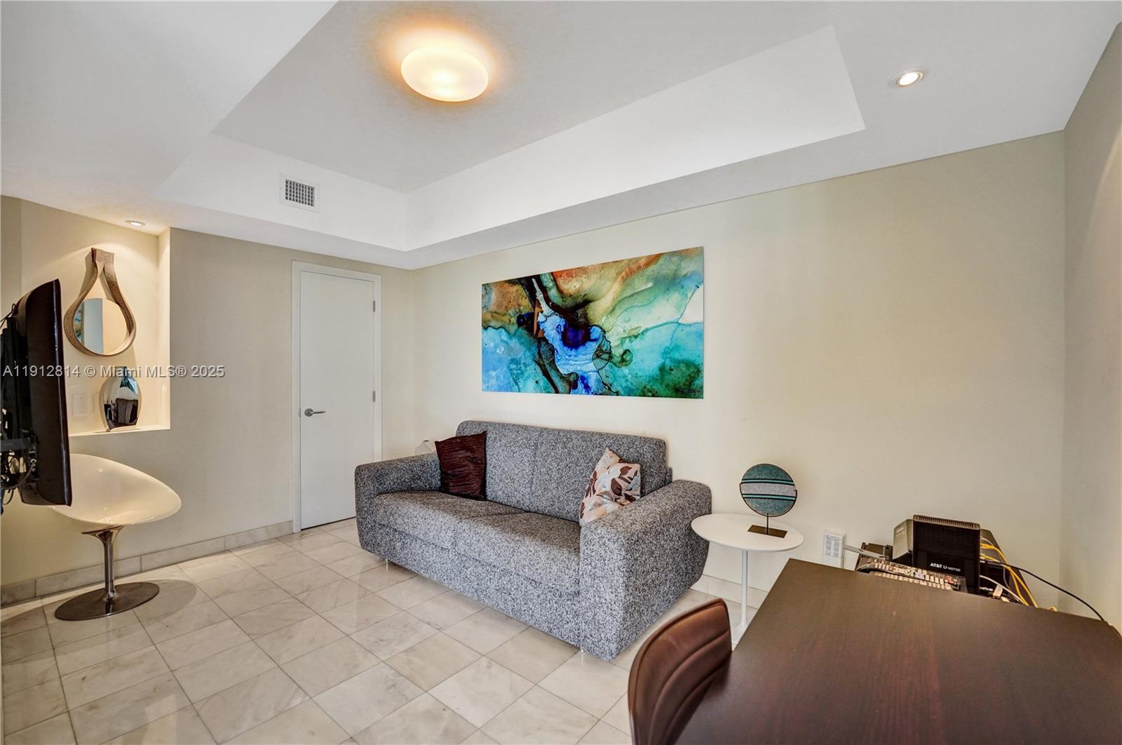 HAMPTONS WEST - Residential