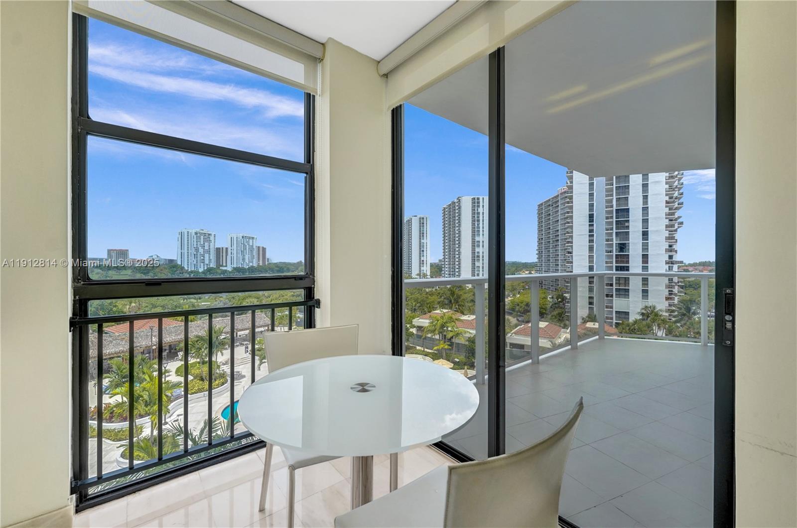 HAMPTONS WEST - Residential