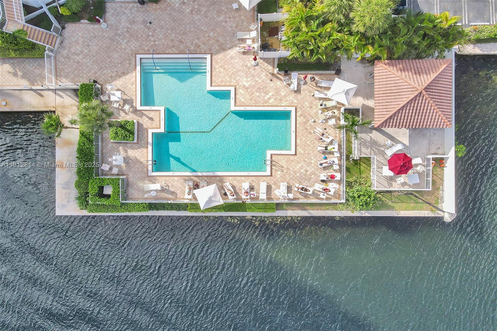 HAMPTONS WEST - Residential