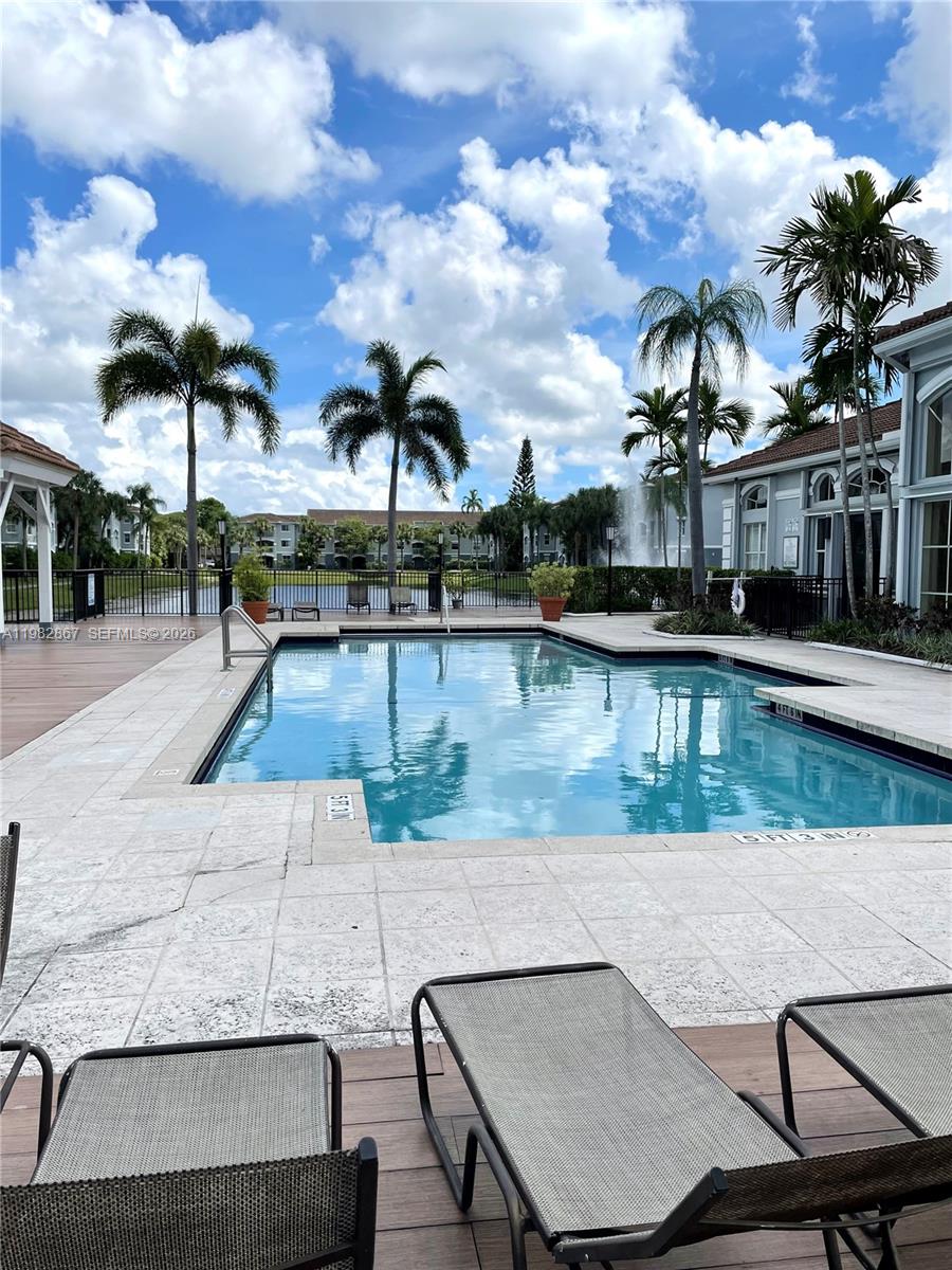 LA VIA CONDO - Residential Lease