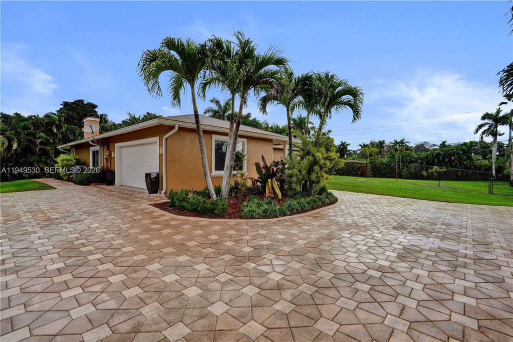 Photo of 11201 NW 4th Court, Plantation, FL 33325 (MLS # A11949530)