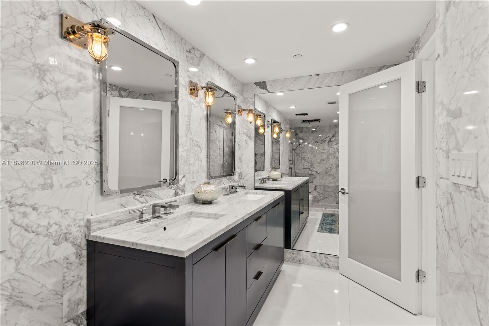 THE DECOPLAGE CONDO - Residential