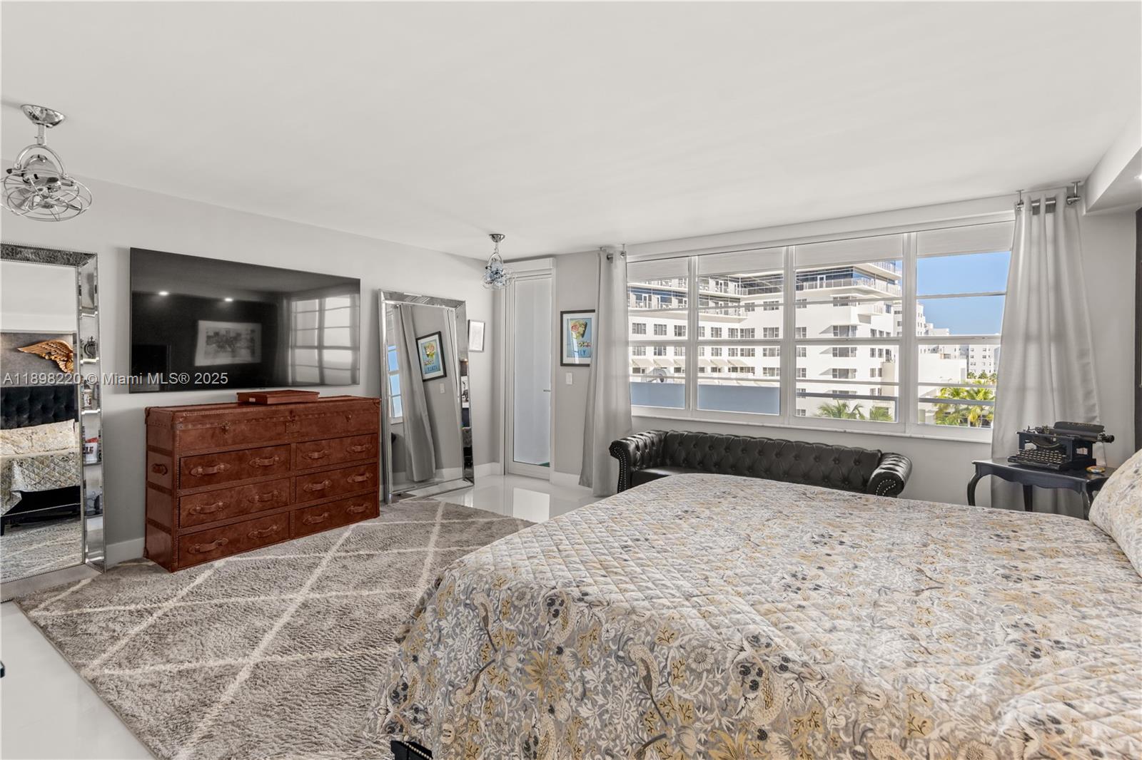 THE DECOPLAGE CONDO - Residential