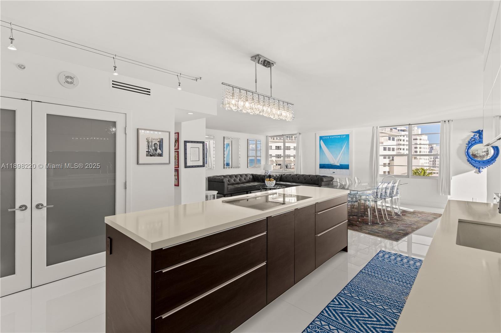 THE DECOPLAGE CONDO - Residential