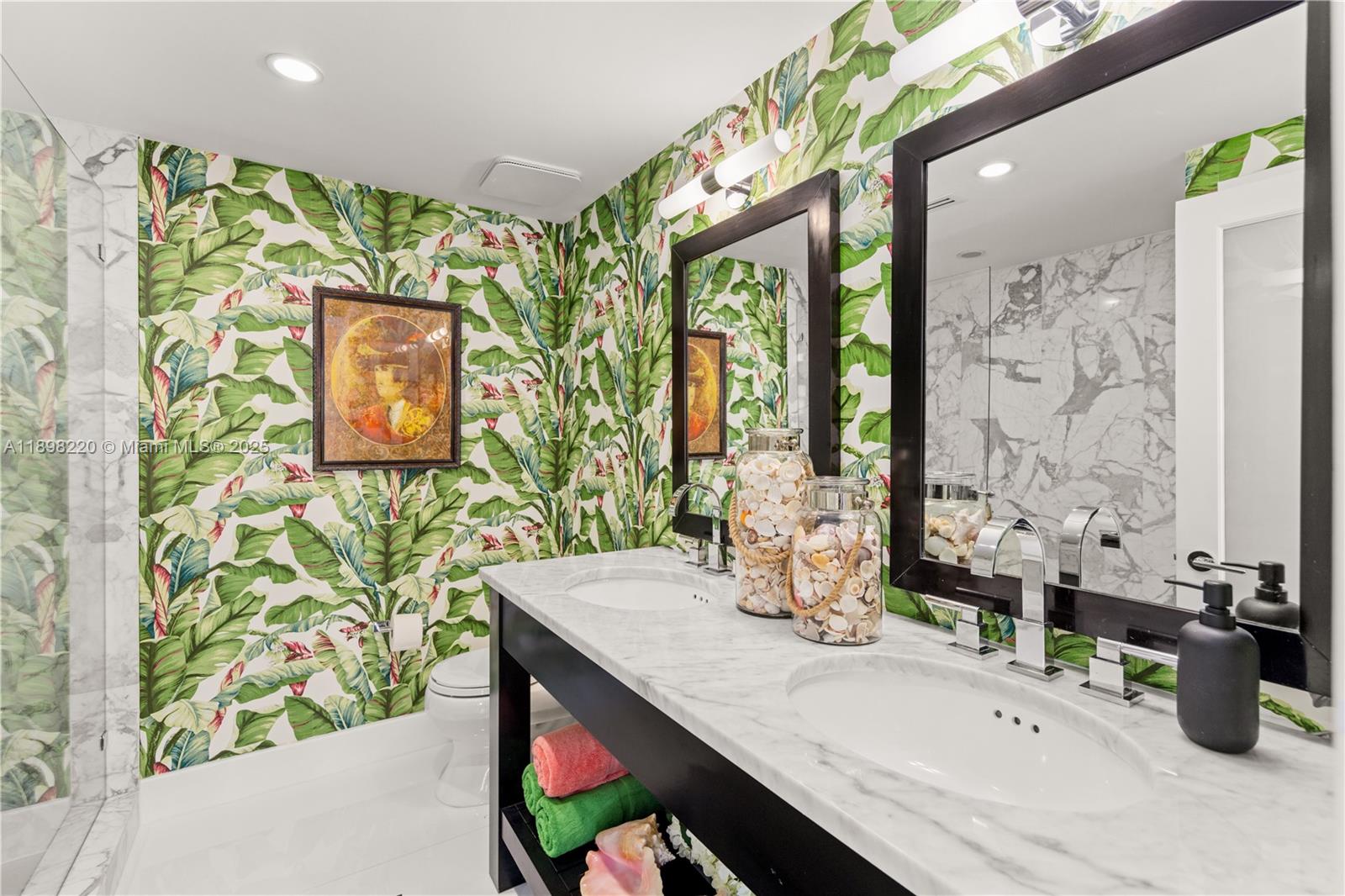 THE DECOPLAGE CONDO - Residential