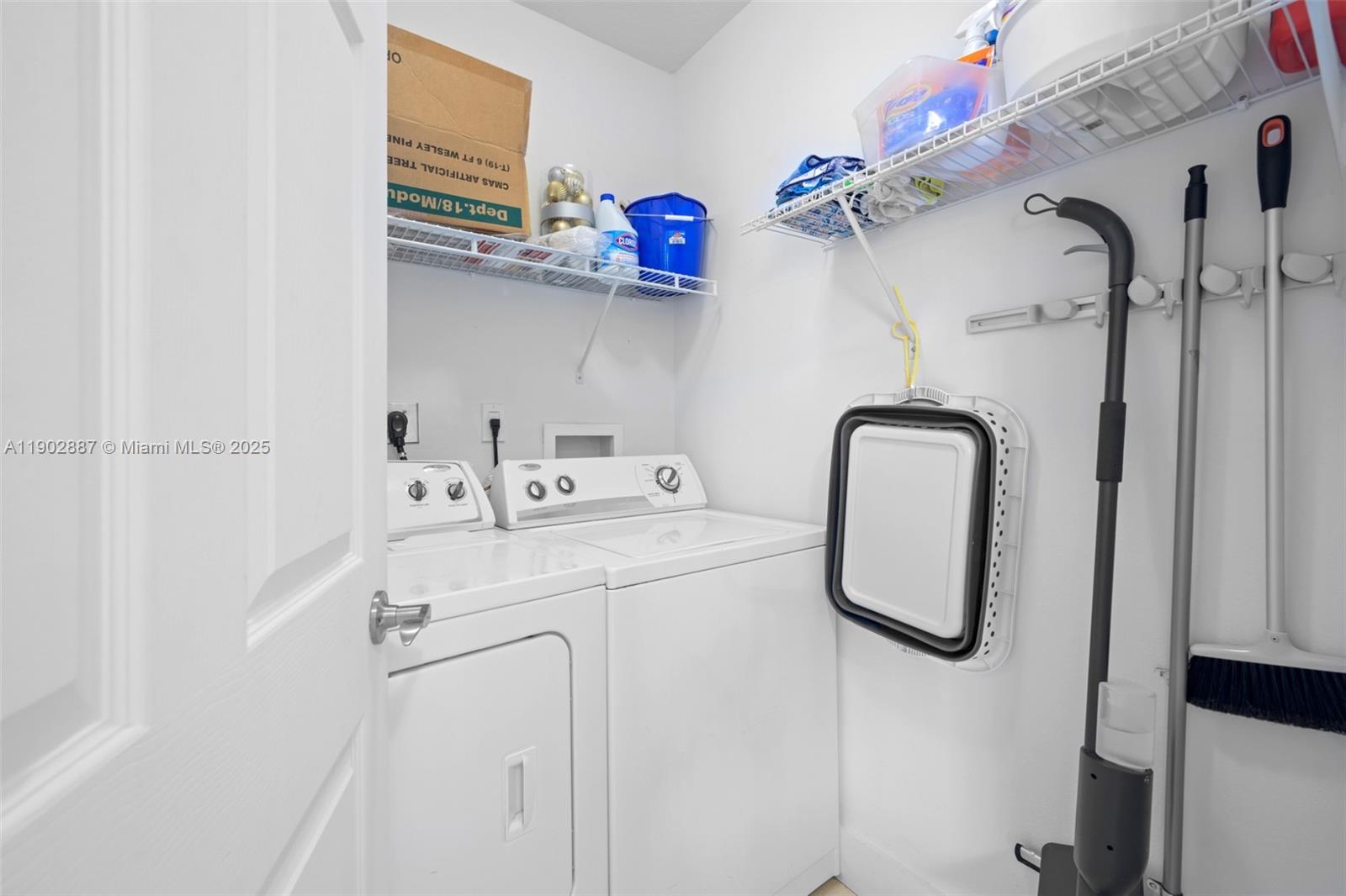 ALAQUA CONDO - Residential