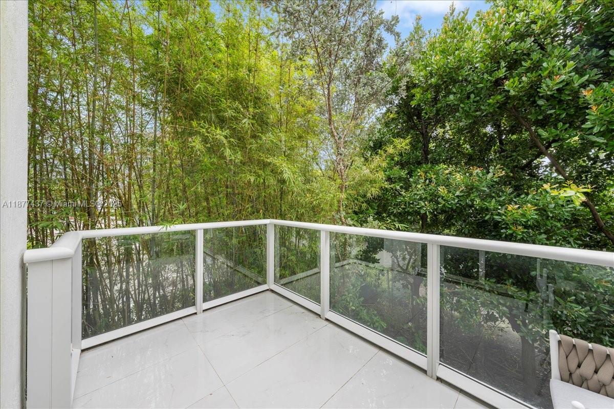 ONE BAY CONDO - Residential Lease