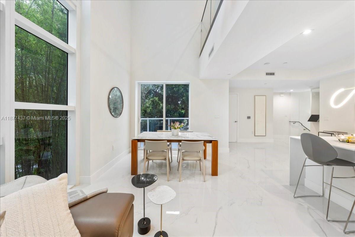 ONE BAY CONDO - Residential Lease