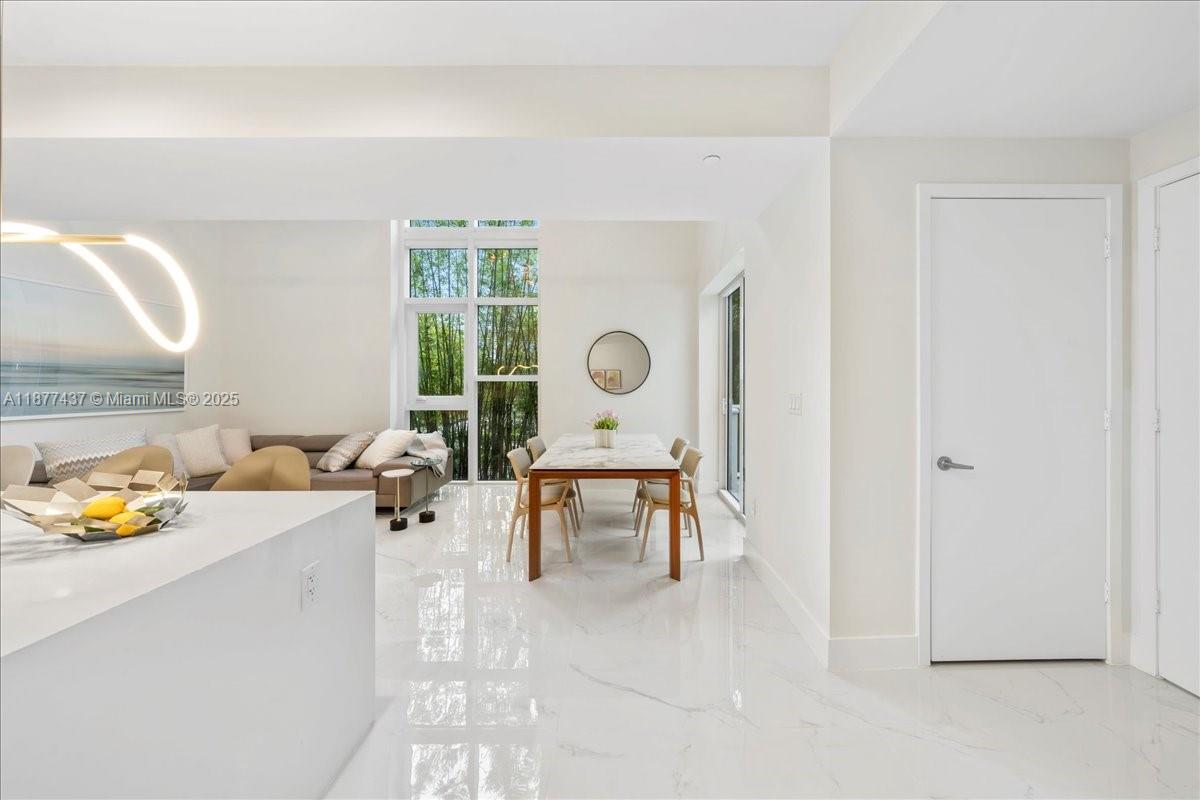 ONE BAY CONDO - Residential Lease