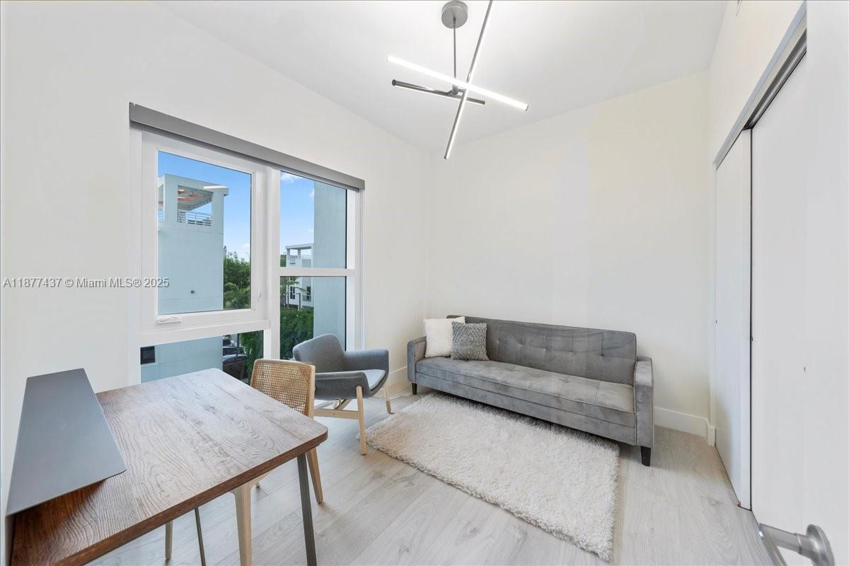 ONE BAY CONDO - Residential Lease