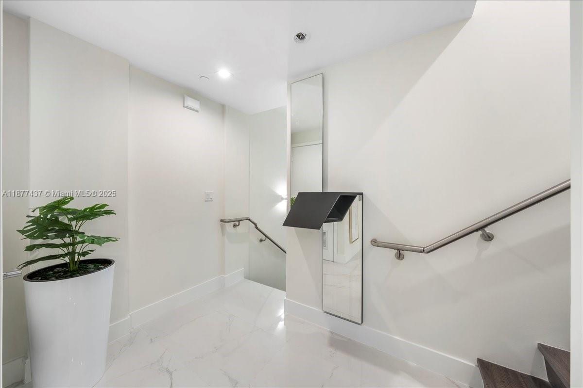 ONE BAY CONDO - Residential Lease