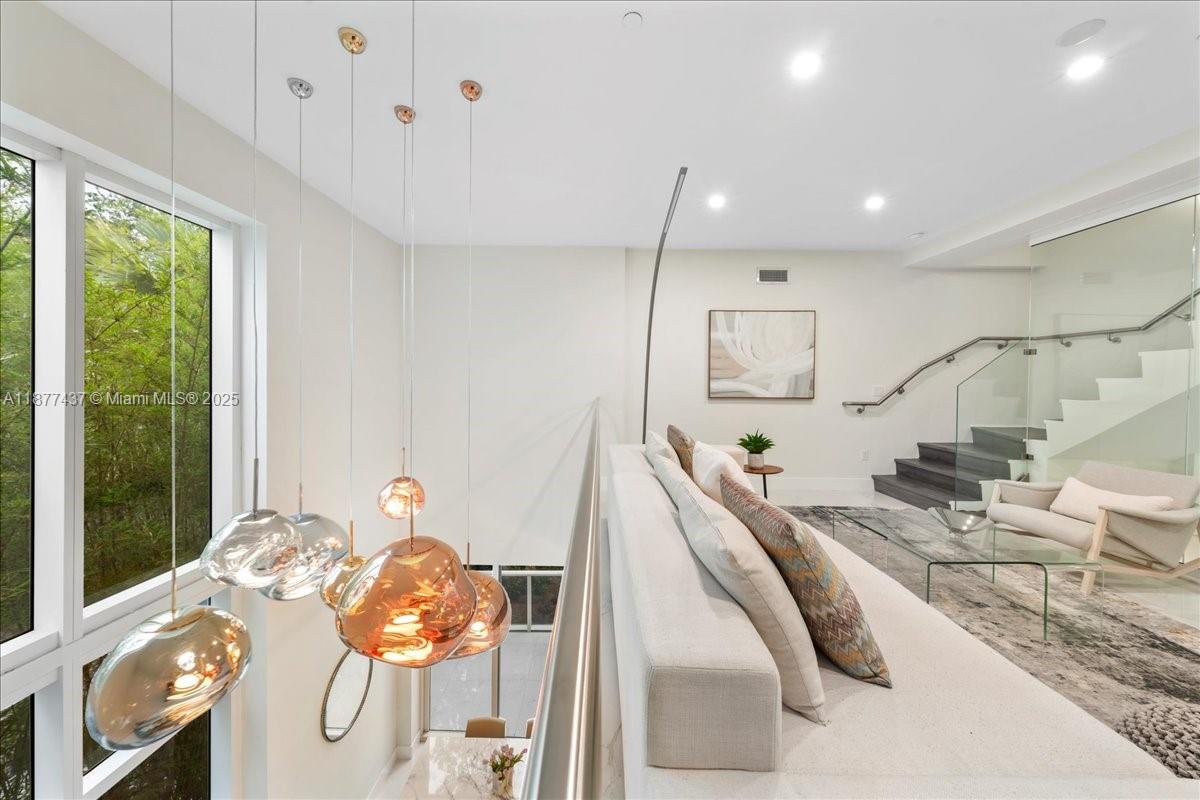 ONE BAY CONDO - Residential Lease