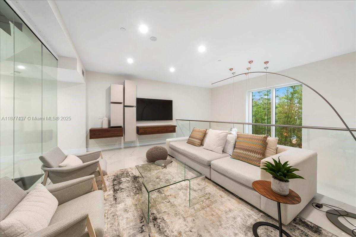 ONE BAY CONDO - Residential Lease