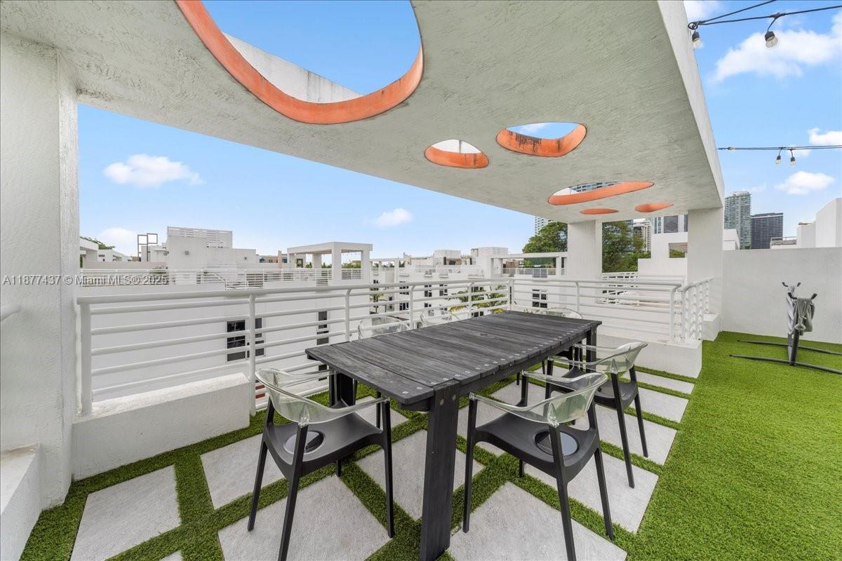 ONE BAY CONDO - Residential Lease