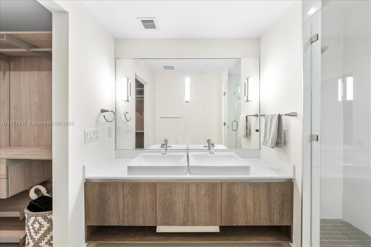 ONE BAY CONDO - Residential Lease