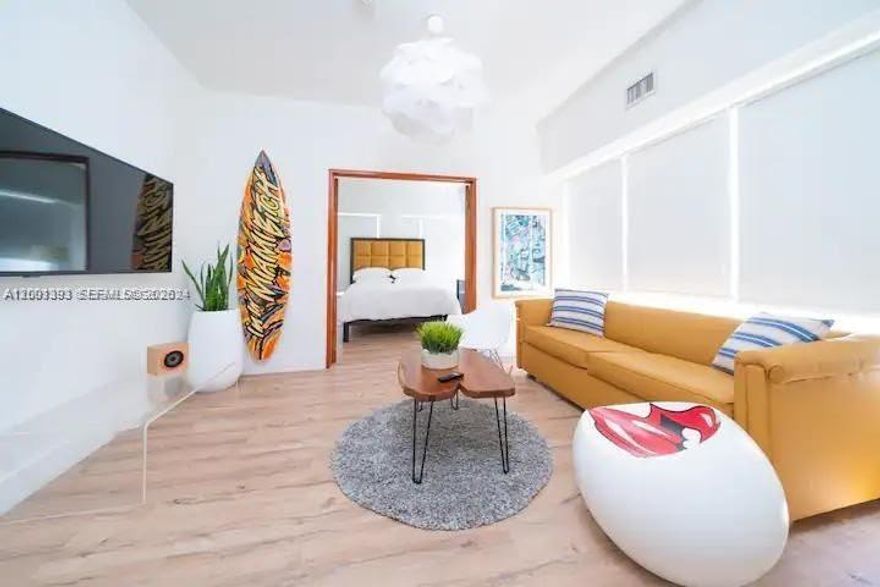 Furnished 2br just steps to the best beach, split floor plan ideal for roommates, central AC, boutique building, no app fee.  Shorter terms less then a year available please inquire for more info.