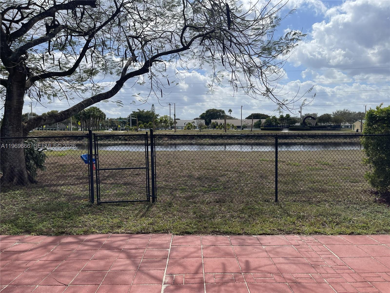 WEST GLEN MANOR - Residential