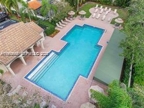 WEST GLEN MANOR - Residential