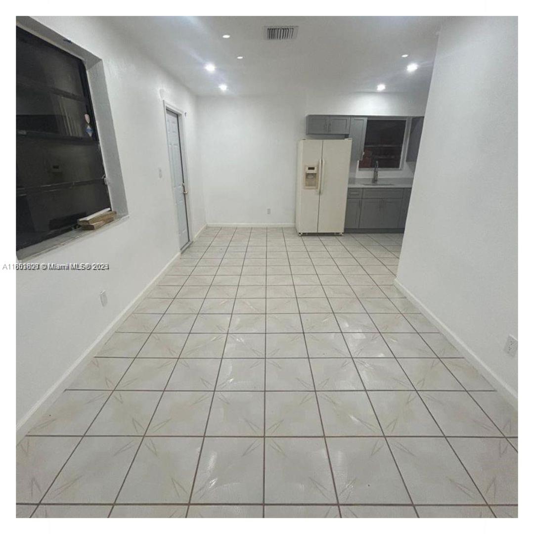 SUNSHINE VILLAS - Residential Lease