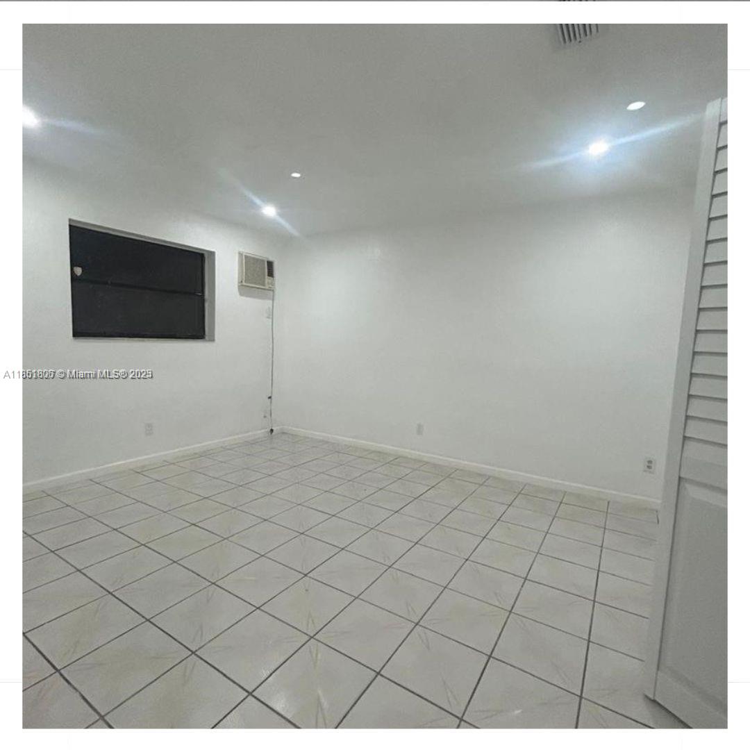 SUNSHINE VILLAS - Residential Lease