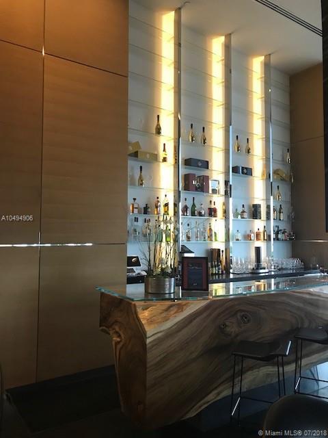 PORCSHE DESIGN TOWER - Residential