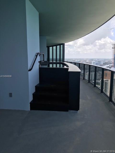 PORCSHE DESIGN TOWER - Residential