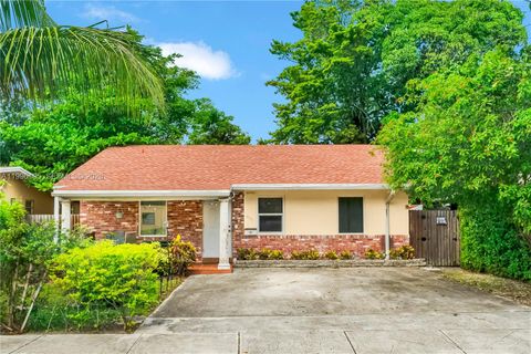 Photo of 6133 SW 62nd Ter, South Miami, FL 33143 (MLS # A11996195)