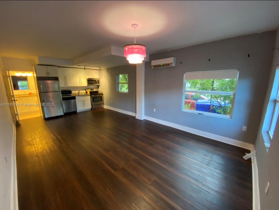 274 NW 32nd St 1