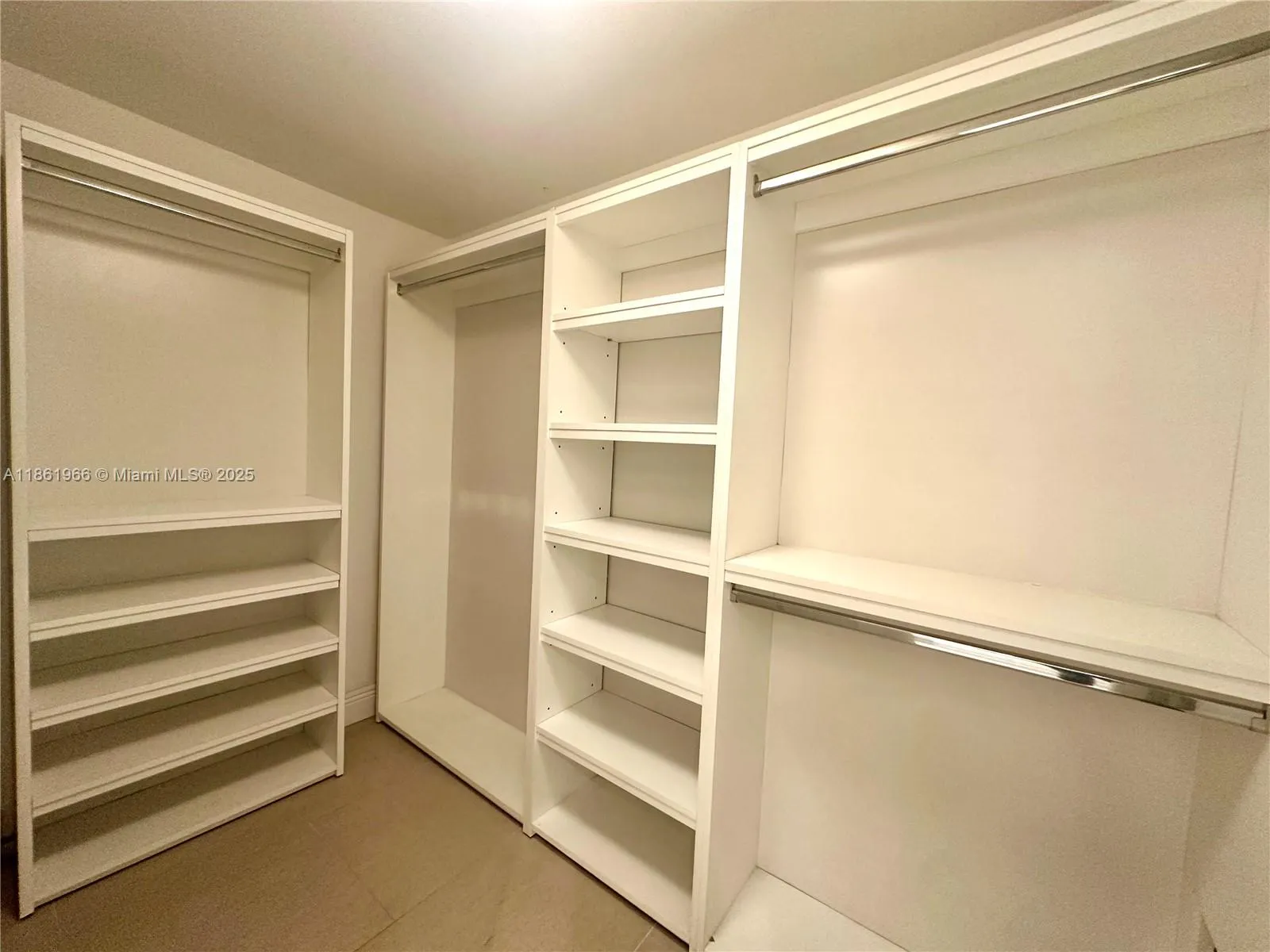 Key Biscayne, Florida 33149, United States, 2 Bedrooms Bedrooms, ,2 BathroomsBathrooms,Residential,Active,197392