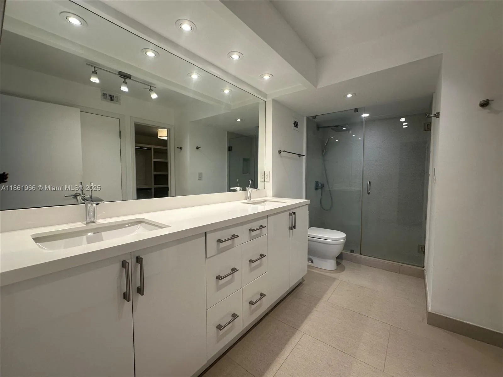 Key Biscayne, Florida 33149, United States, 2 Bedrooms Bedrooms, ,2 BathroomsBathrooms,Residential,Active,197392