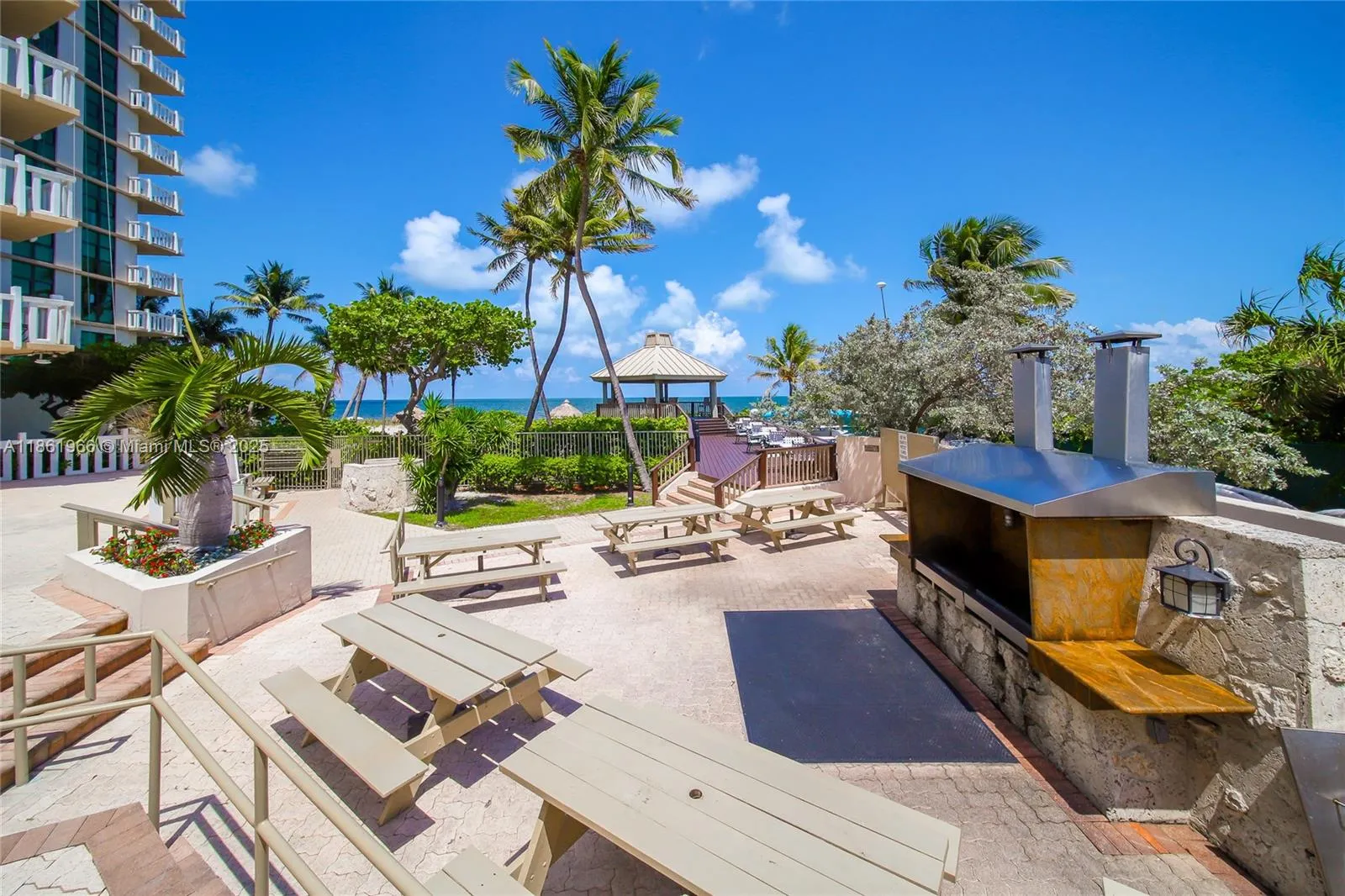 Key Biscayne, Florida 33149, United States, 2 Bedrooms Bedrooms, ,2 BathroomsBathrooms,Residential,Active,197392