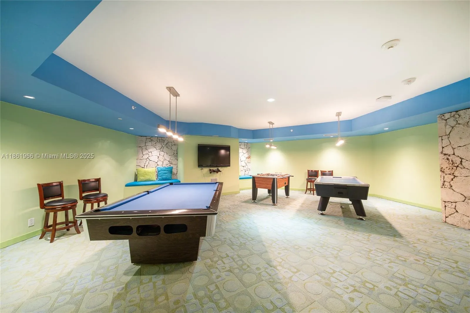 Key Biscayne, Florida 33149, United States, 2 Bedrooms Bedrooms, ,2 BathroomsBathrooms,Residential,Active,197392