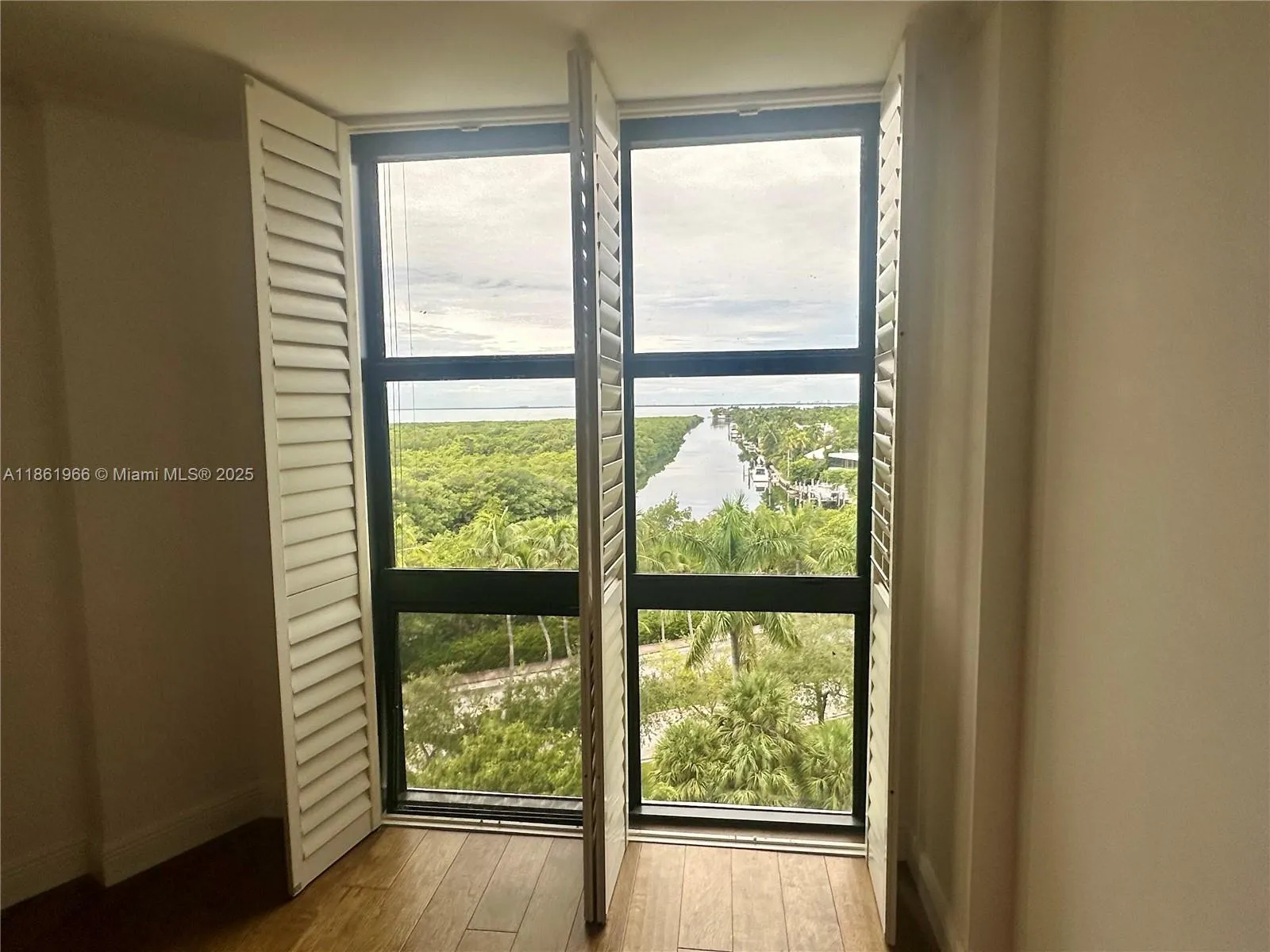 Key Biscayne, Florida 33149, United States, 2 Bedrooms Bedrooms, ,2 BathroomsBathrooms,Residential,Active,197392