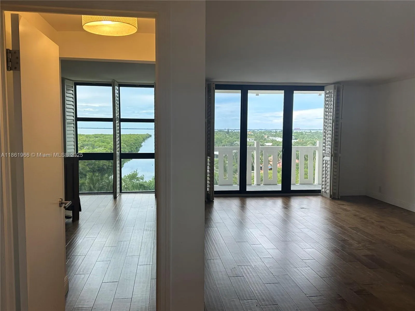 Key Biscayne, Florida 33149, United States, 2 Bedrooms Bedrooms, ,2 BathroomsBathrooms,Residential,Active,197392