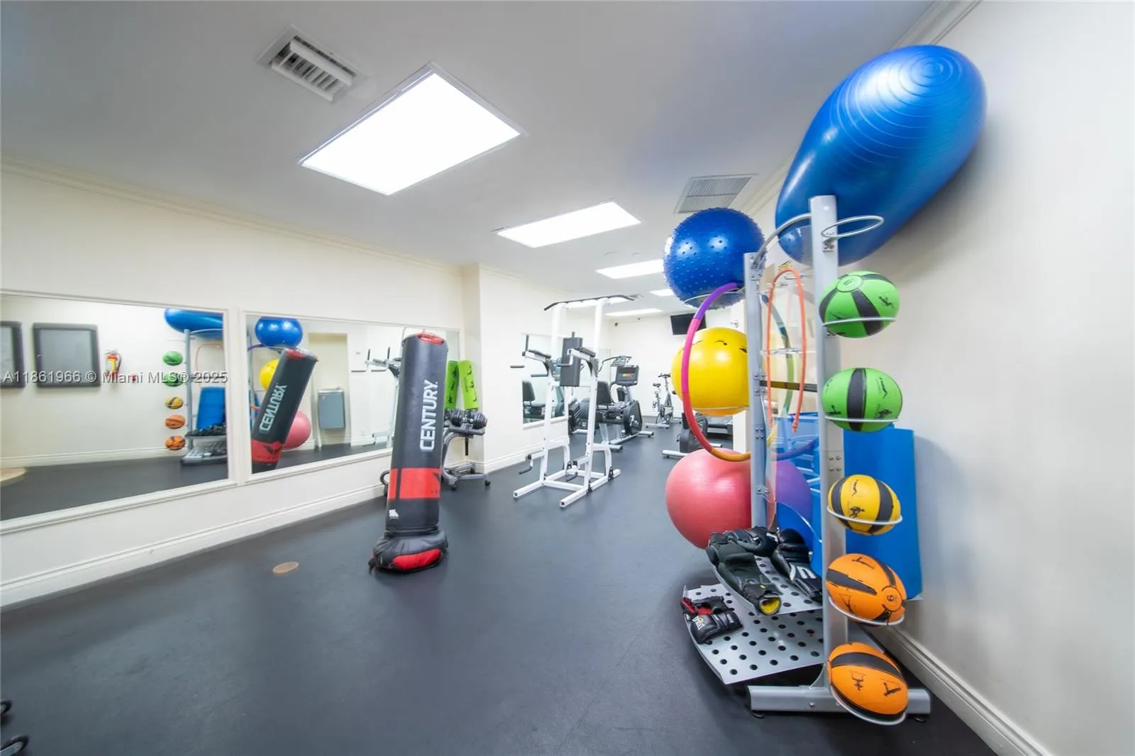 Key Biscayne, Florida 33149, United States, 2 Bedrooms Bedrooms, ,2 BathroomsBathrooms,Residential,Active,197392