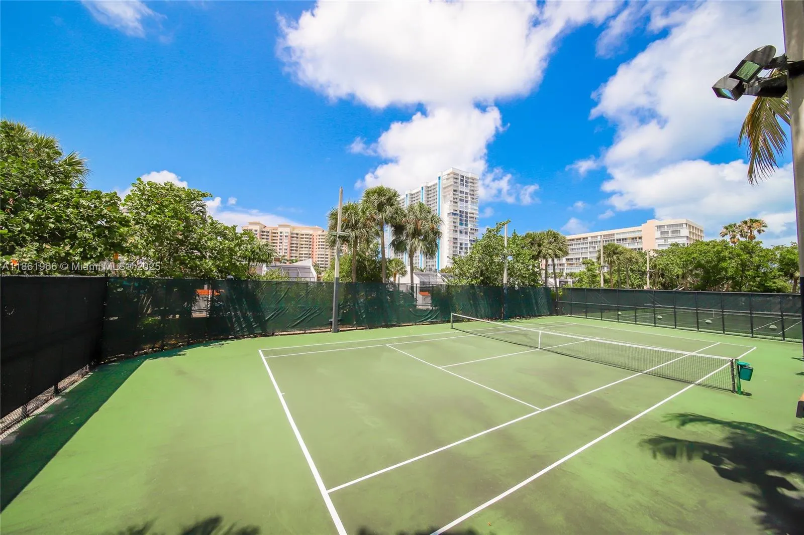 Key Biscayne, Florida 33149, United States, 2 Bedrooms Bedrooms, ,2 BathroomsBathrooms,Residential,Active,197392