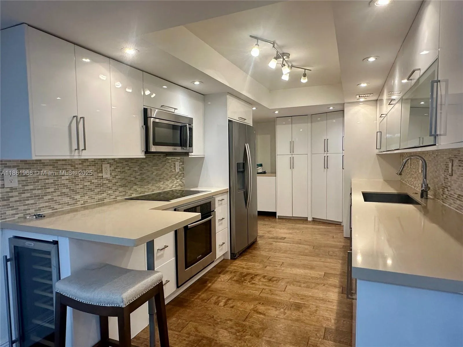 Key Biscayne, Florida 33149, United States, 2 Bedrooms Bedrooms, ,2 BathroomsBathrooms,Residential,Active,197392