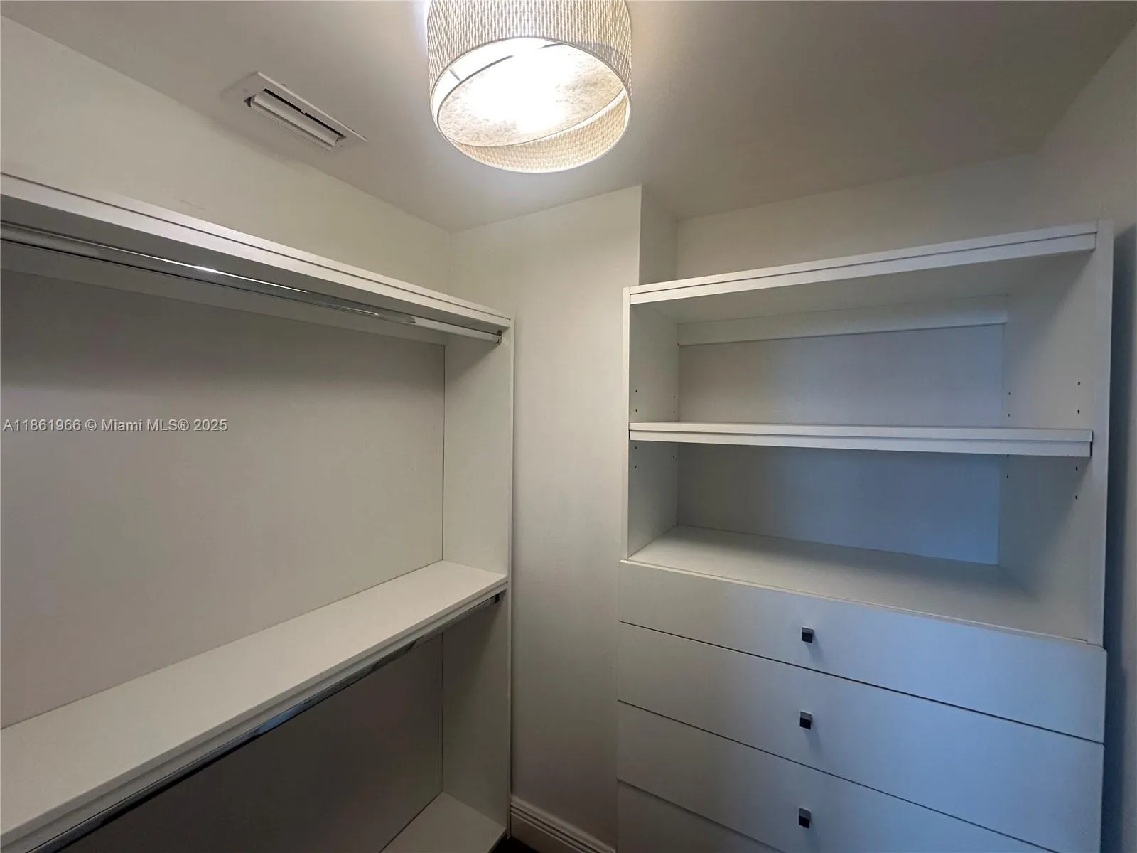 Key Biscayne, Florida 33149, United States, 2 Bedrooms Bedrooms, ,2 BathroomsBathrooms,Residential,Active,197392