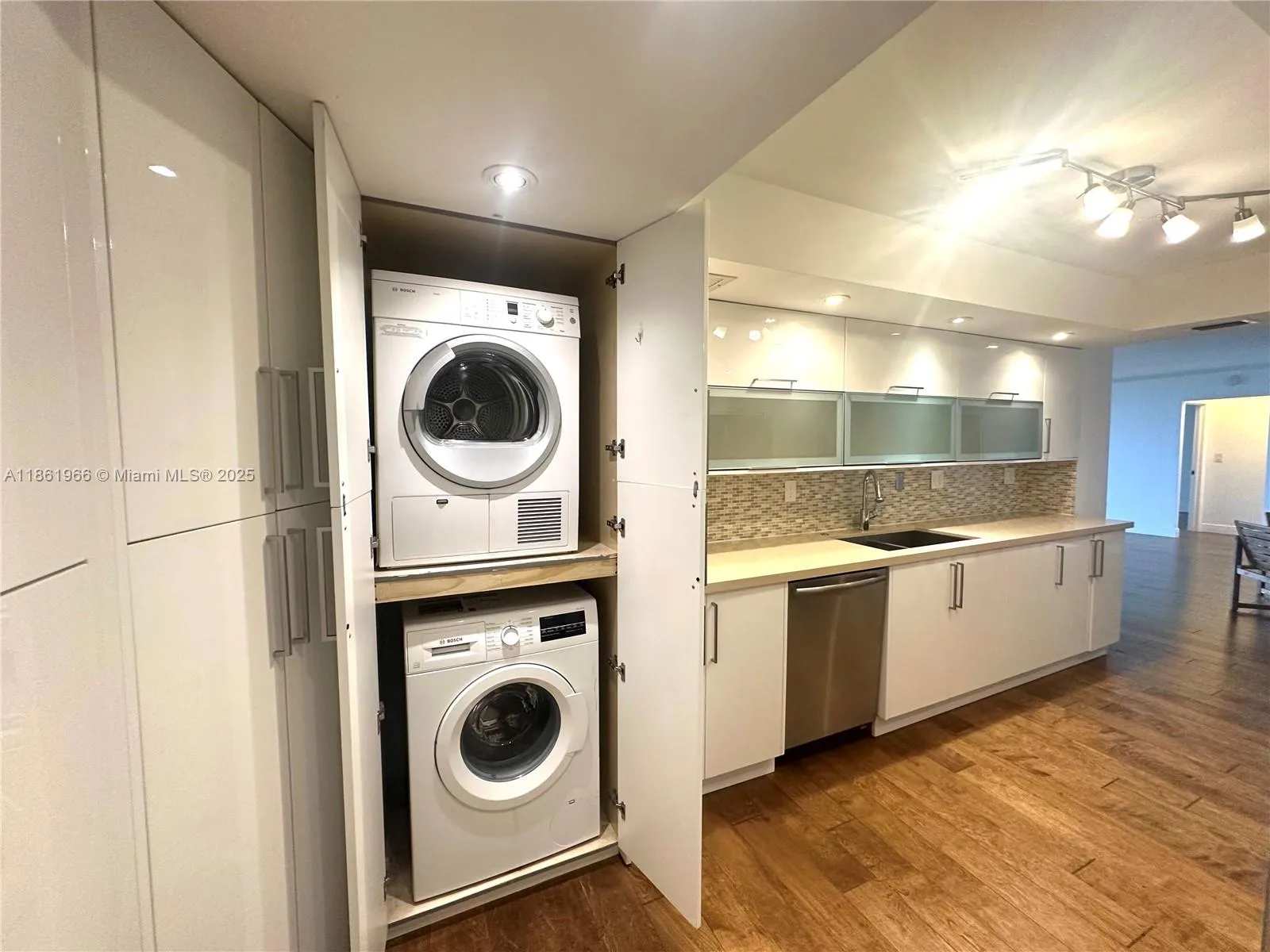 Key Biscayne, Florida 33149, United States, 2 Bedrooms Bedrooms, ,2 BathroomsBathrooms,Residential,Active,197392