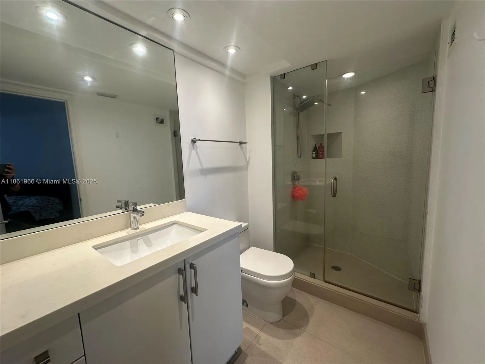 Key Biscayne, Florida 33149, United States, 2 Bedrooms Bedrooms, ,2 BathroomsBathrooms,Residential,Active,197392