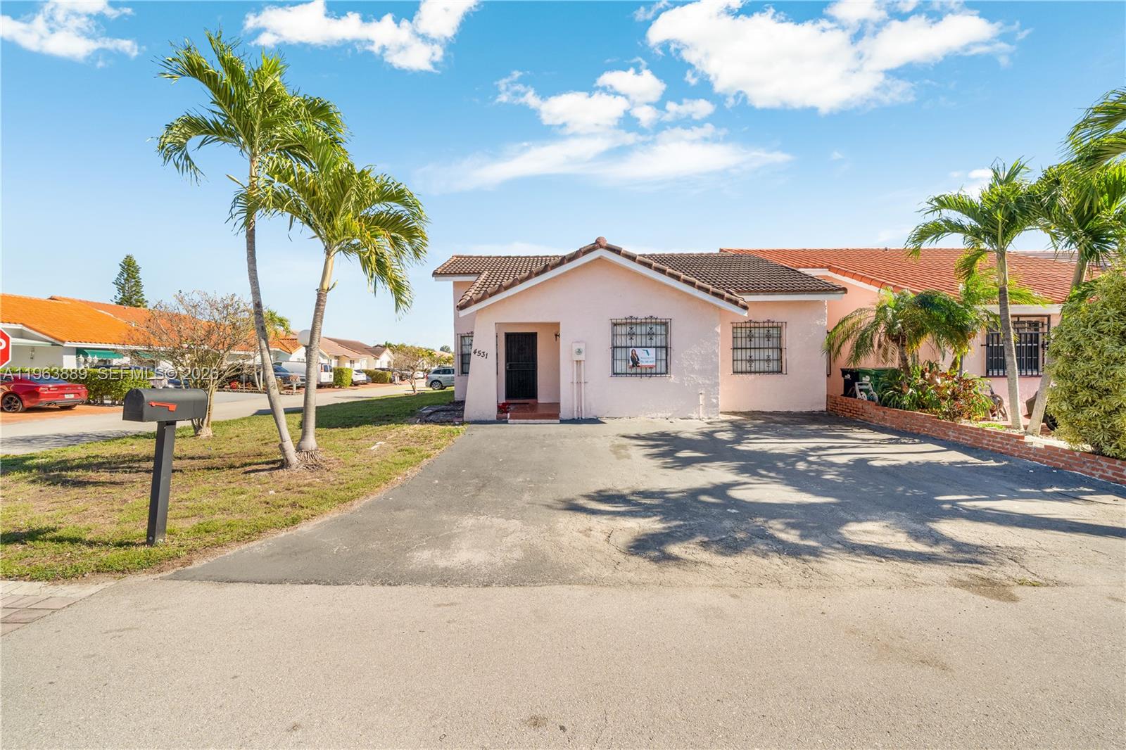 BIRD LAKES TOWNHOUSE SEC - Residential