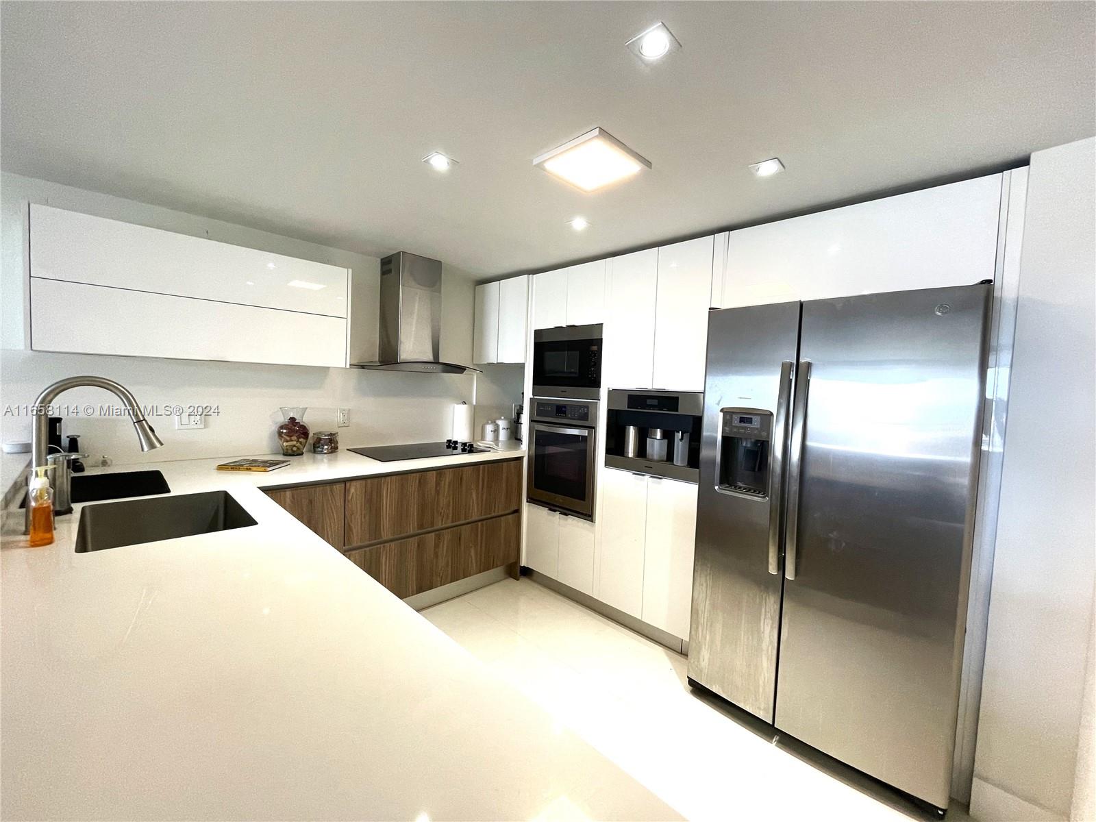 COMMODORE PLAZA CONDO - Residential