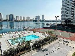 COMMODORE PLAZA CONDO - Residential