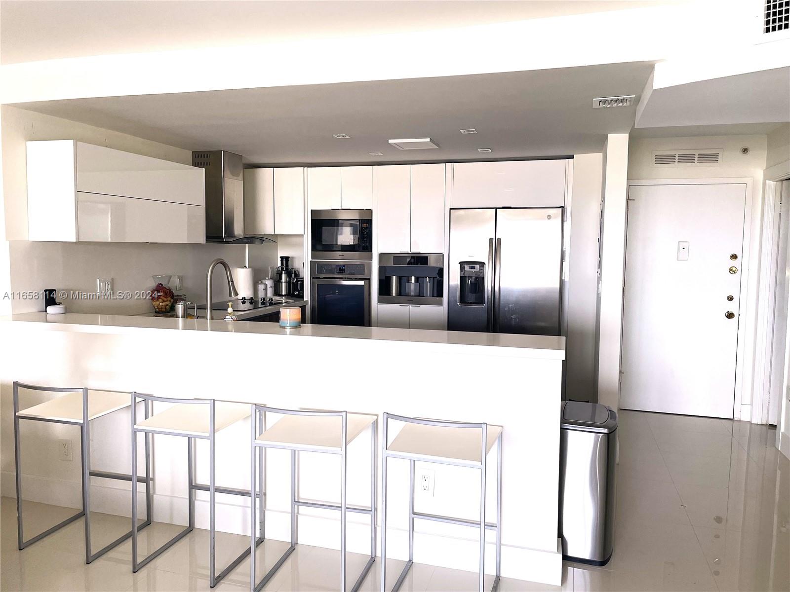 COMMODORE PLAZA CONDO - Residential