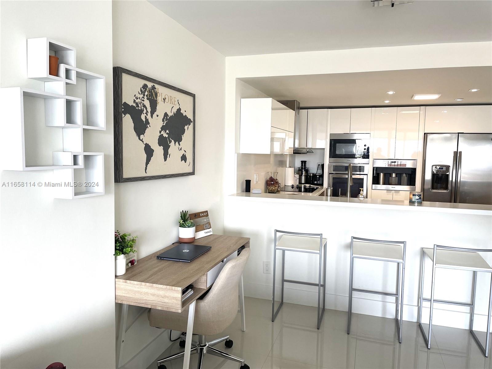 COMMODORE PLAZA CONDO - Residential