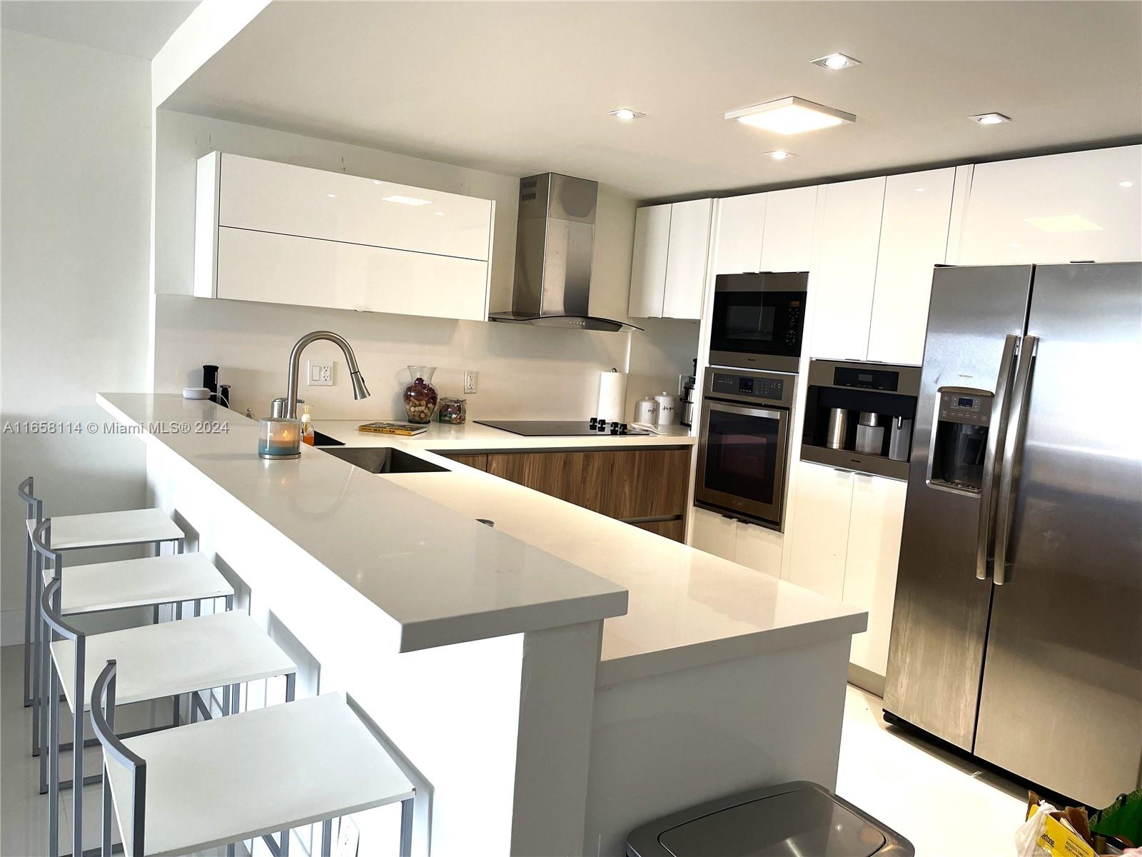 COMMODORE PLAZA CONDO - Residential