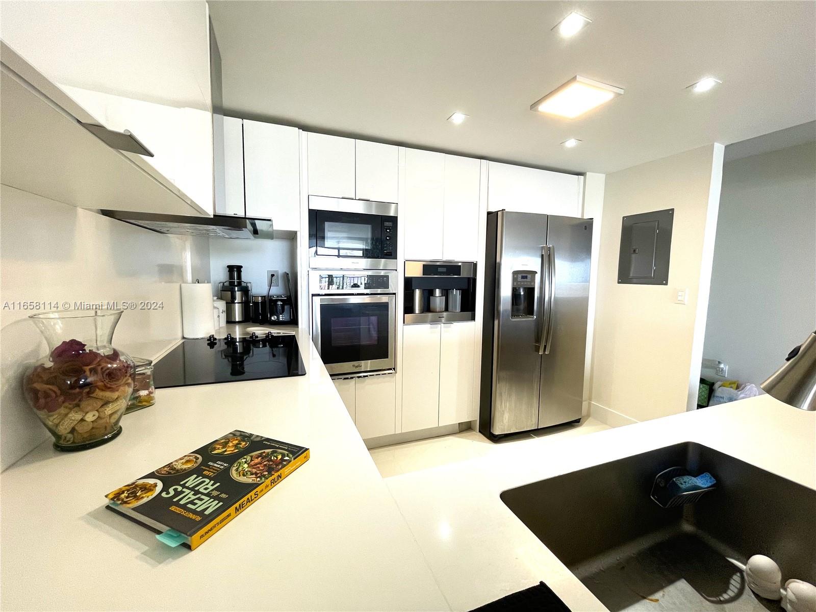 COMMODORE PLAZA CONDO - Residential